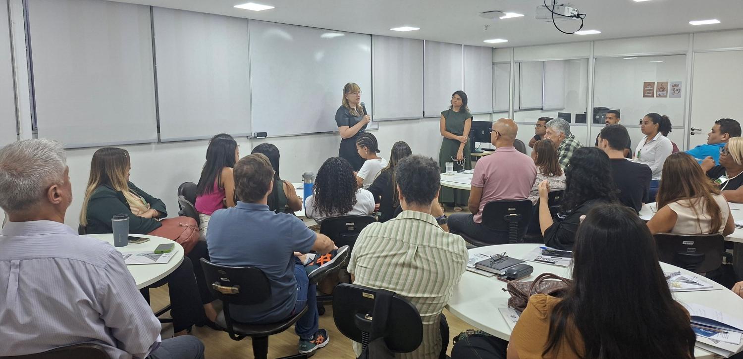 1- A primeira aula foi conduzida pelas juízas federais Karina de Oliveira e Silva Santiago e Fernanda Ribeiro Pinto
