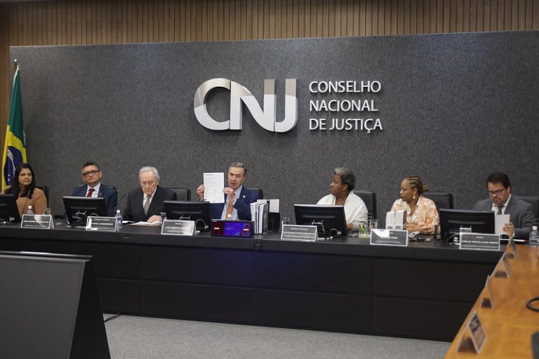 Assinatura de acordo para aperfeiçoar o Formulário Rogéria, de combate à violência contra pessoas LGBTQIA+. FOTO: Zeca Ribeiro/ Ag. CNJ 