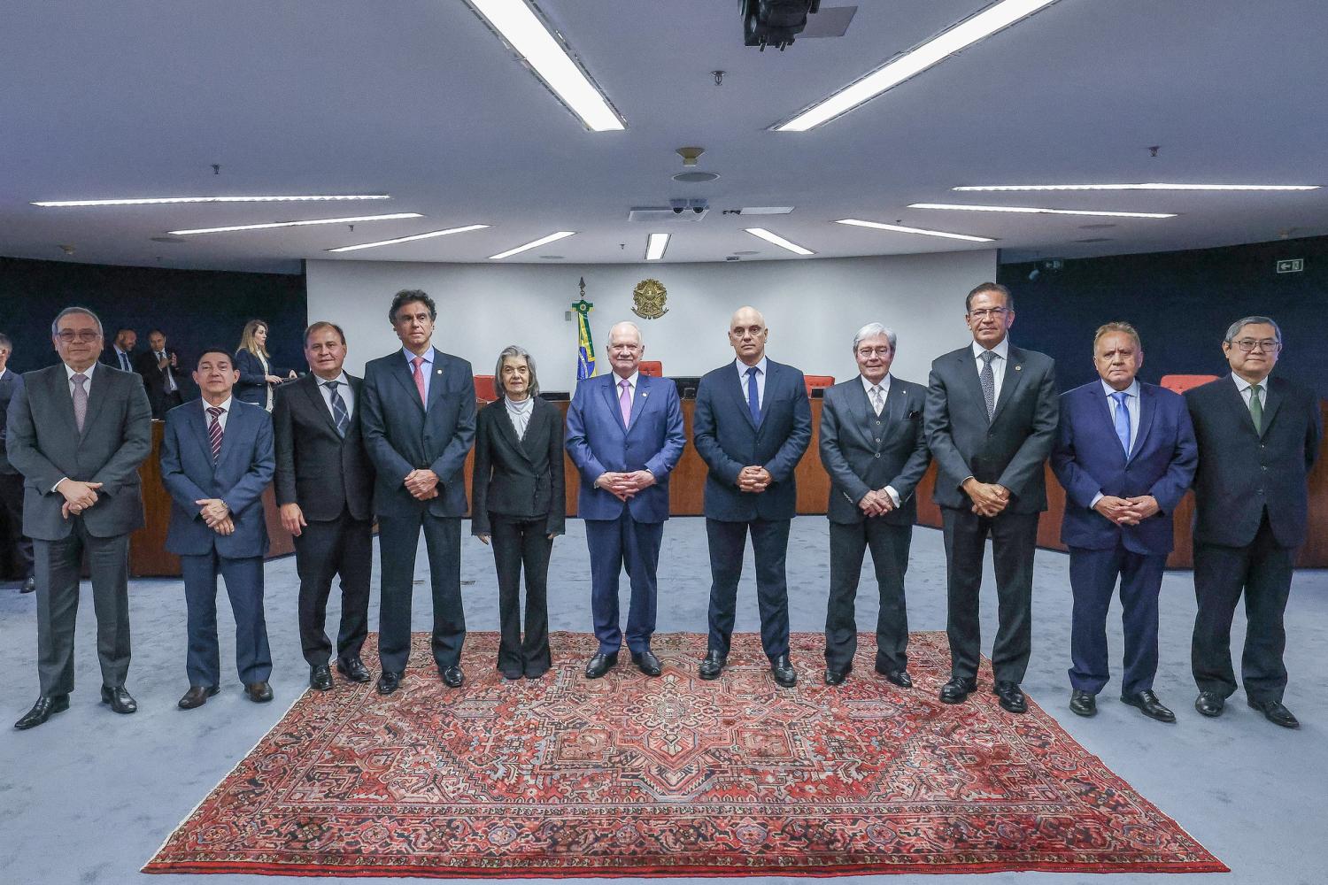 O presidente do TRF2), desembargador federal Luiz Paulo da Silva Araújo Filho (primeiro a esquerda), participou da reunião realizada pelo presidente do STF e do CNJ, ministro Luiz Edson Fachin, com os presidentes dos tribunais de segundo grau de todo o país