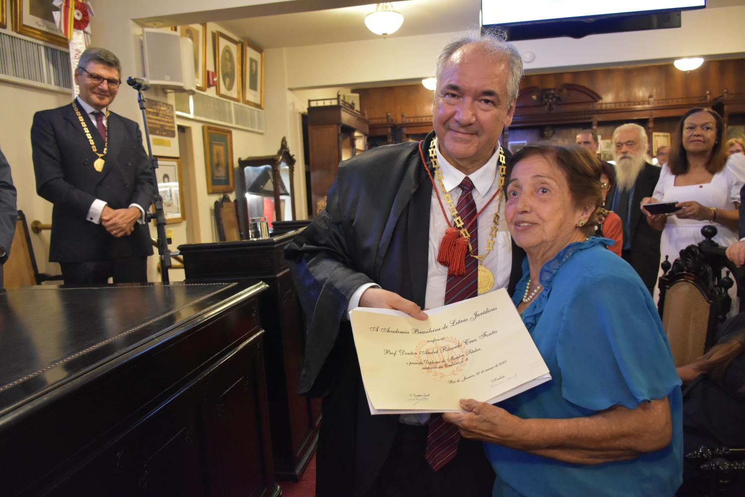 André Fontes recebe homenagem