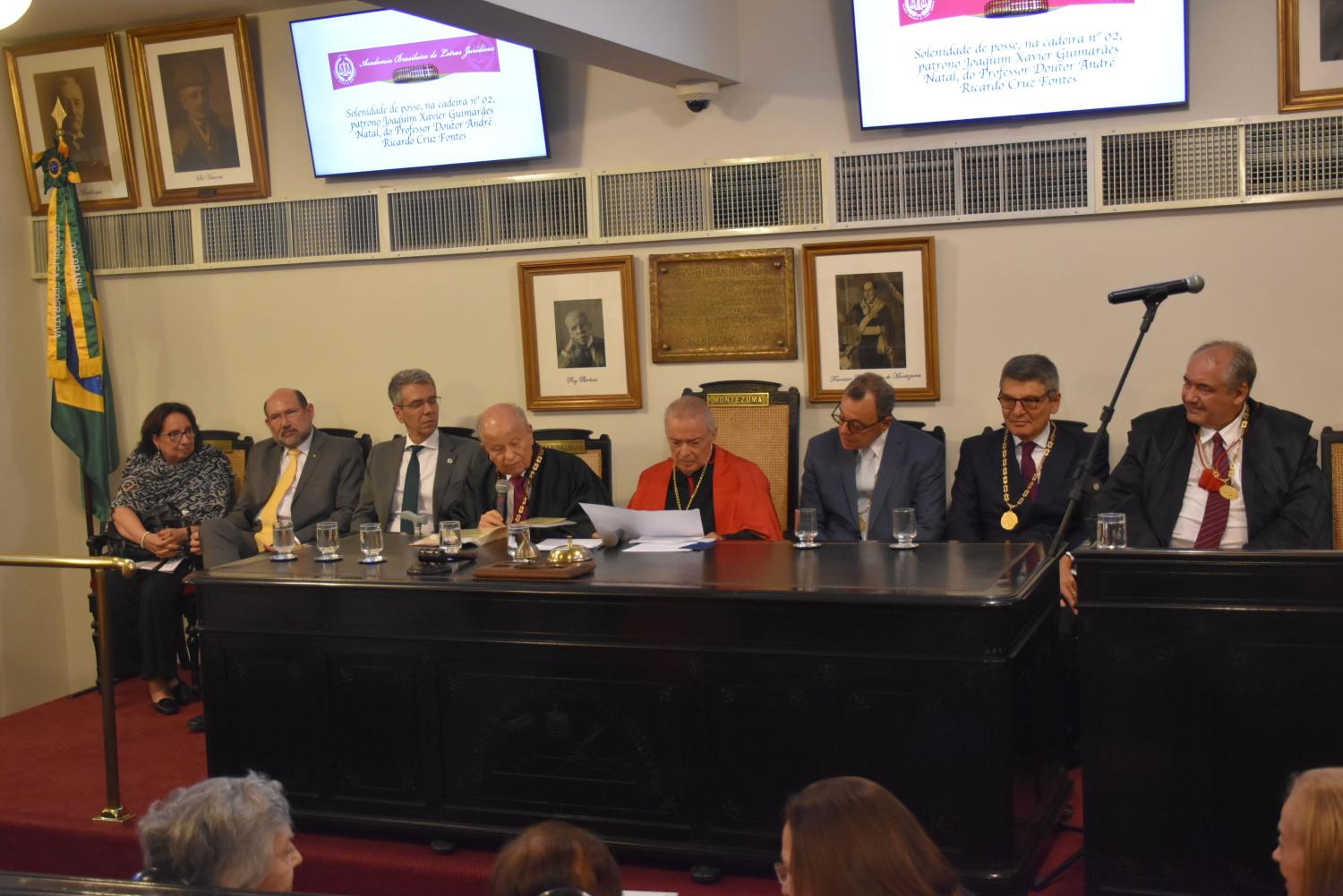 André Fontes recebe homenagem