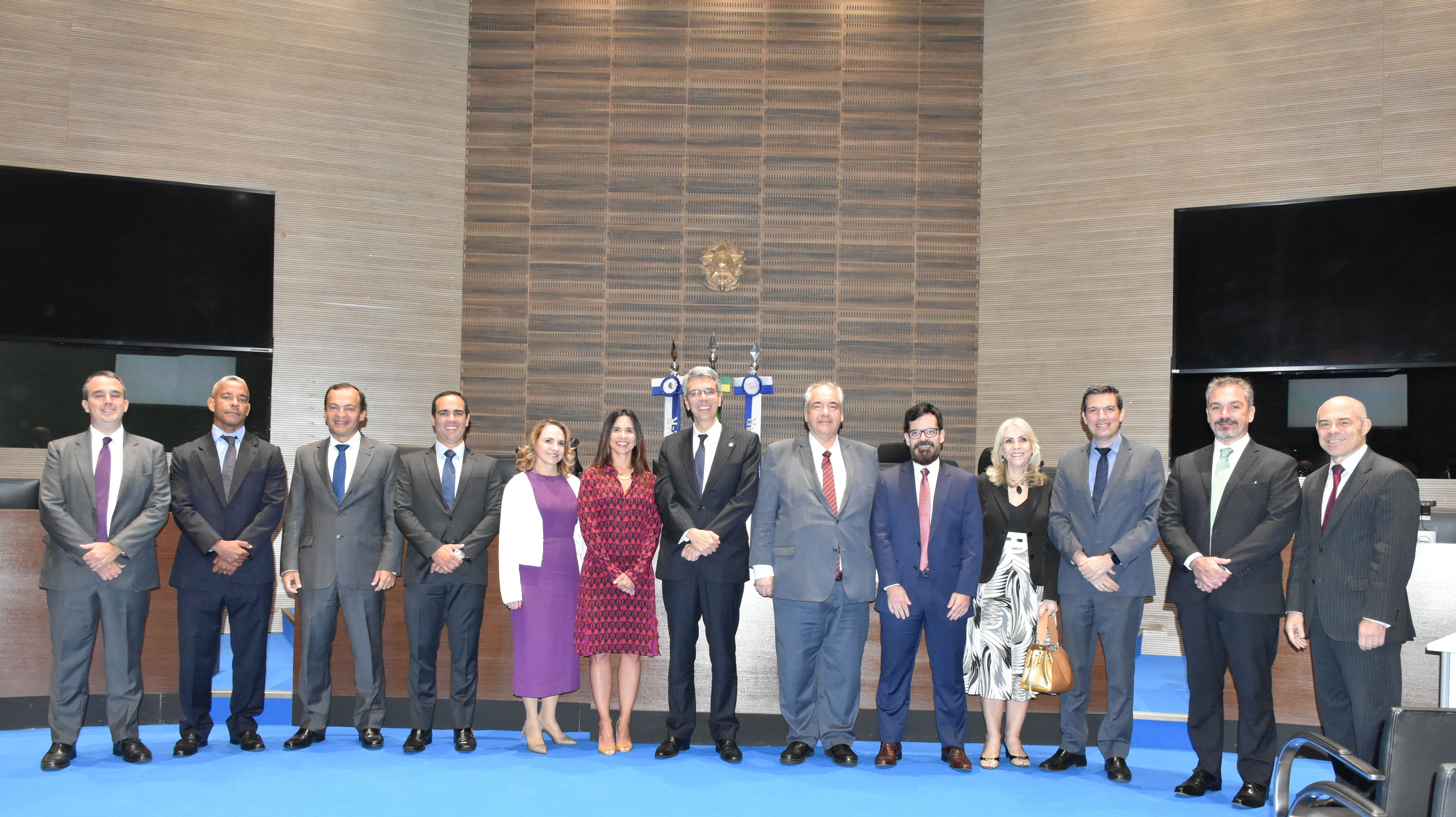 Homenageados e homenageadas pelo TRF2