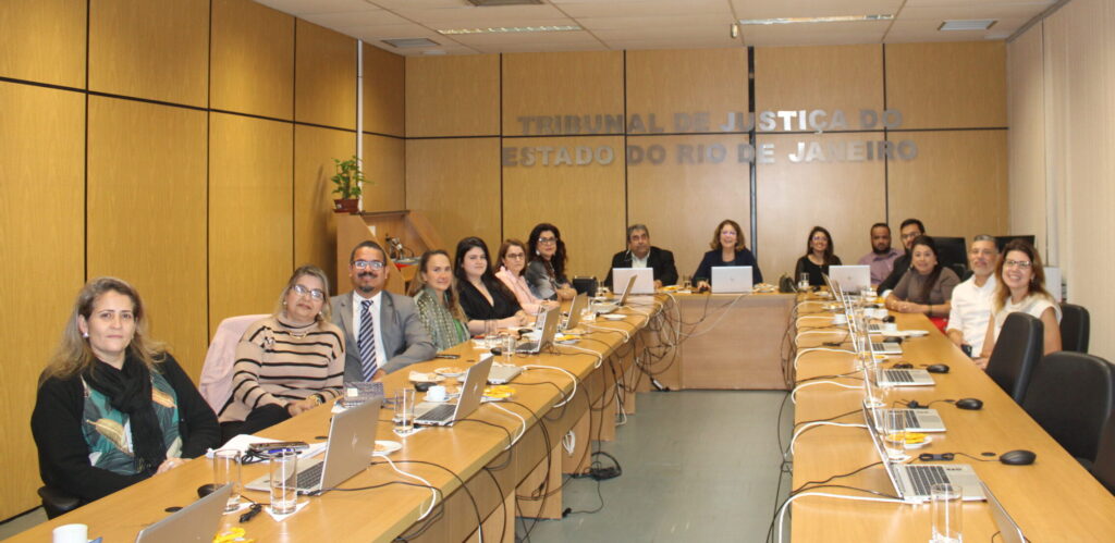 Integrantes da reunião que participaram de forma presencial