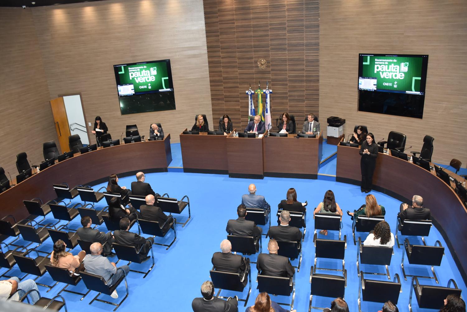 Mesa diretora vista de cima