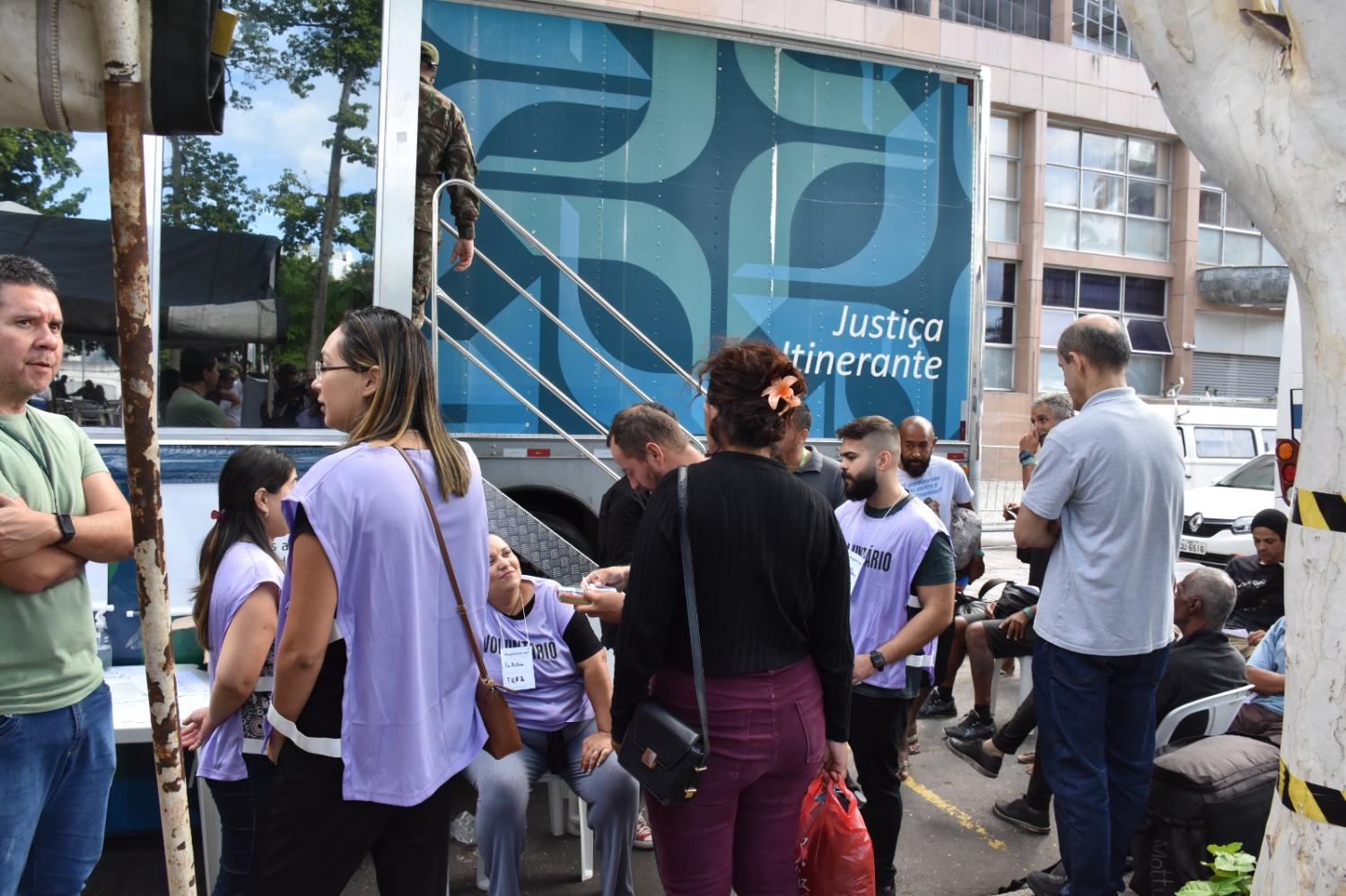 Unidade móvel do TRF2