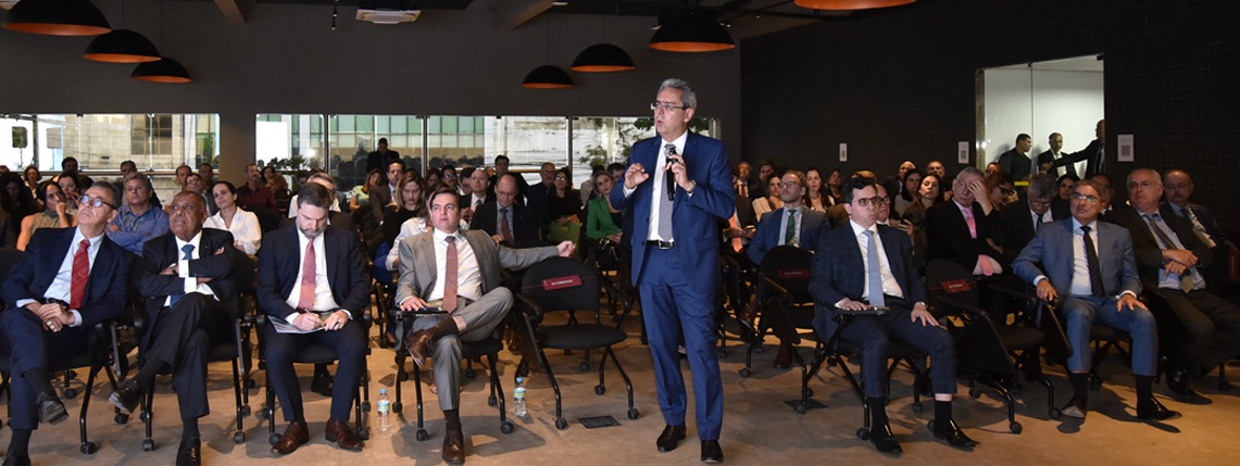 Na plateia, Aluisio Mendes