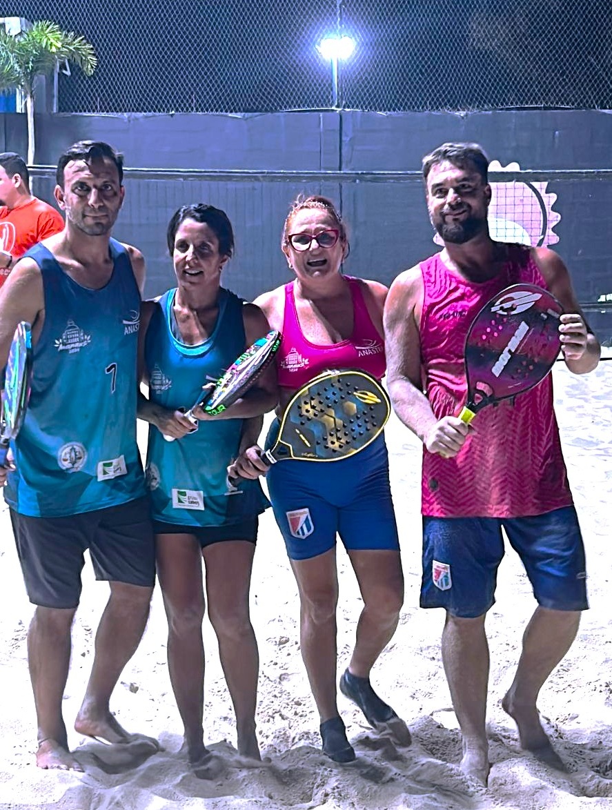 Gustavo Barreto e sua mulher, Silvia, com a dupla da Seção Judiciária do Espírito Santo, com André Gums Vieira e Ana Márcia Oliveira de Gusman
