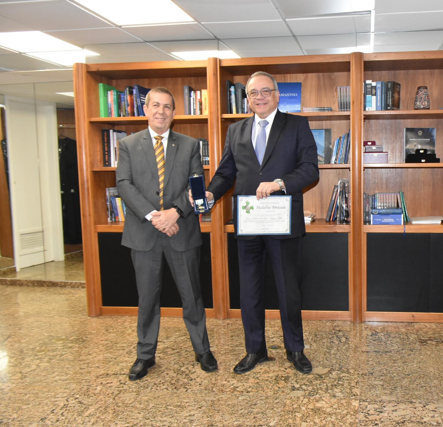 Delegado Delmir Gouvêa e Desembargador Federal Luiz Paulo da Silva Araújo Filho