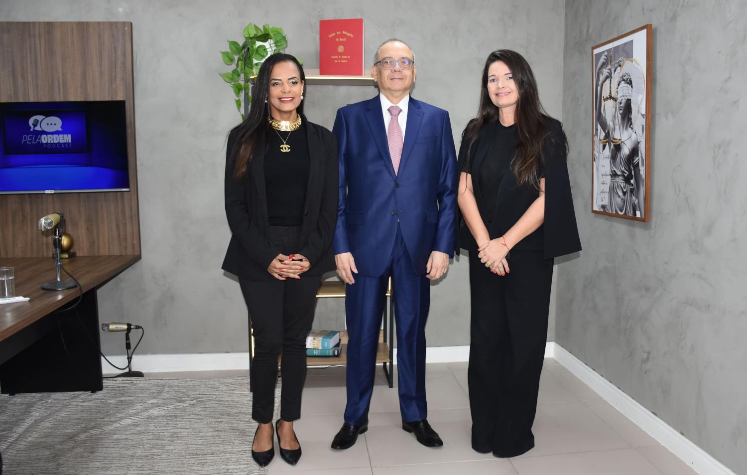 Advogada da União Rosi Santaguida, Presidente do TRF2, Desembargador Federal Luiz Paulo da Silva Araújo Filho, e Presidente da Comissão Especial da Justiça Federal da OAB-RJ, Alessandra Lamha Carneiro