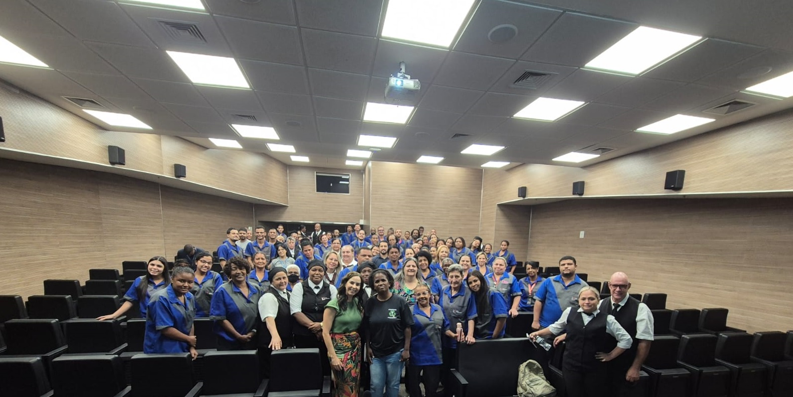 Público da palestra no auditório do TRF2