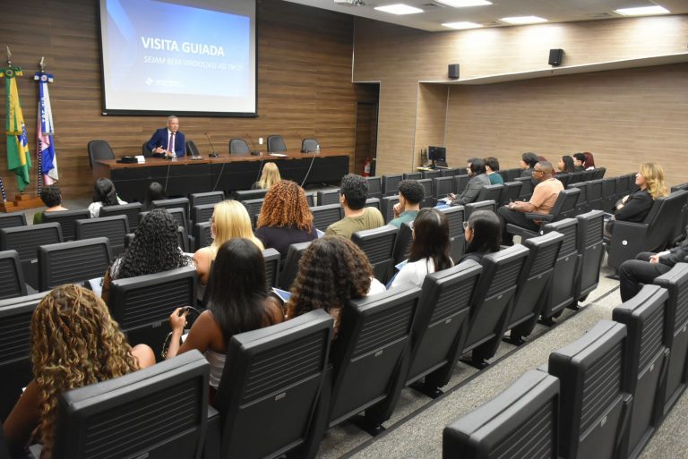 Juiz federal Paulo André Espirito Santo Manfredini palestra para estudantes de Direito da Universidade Vila Velha