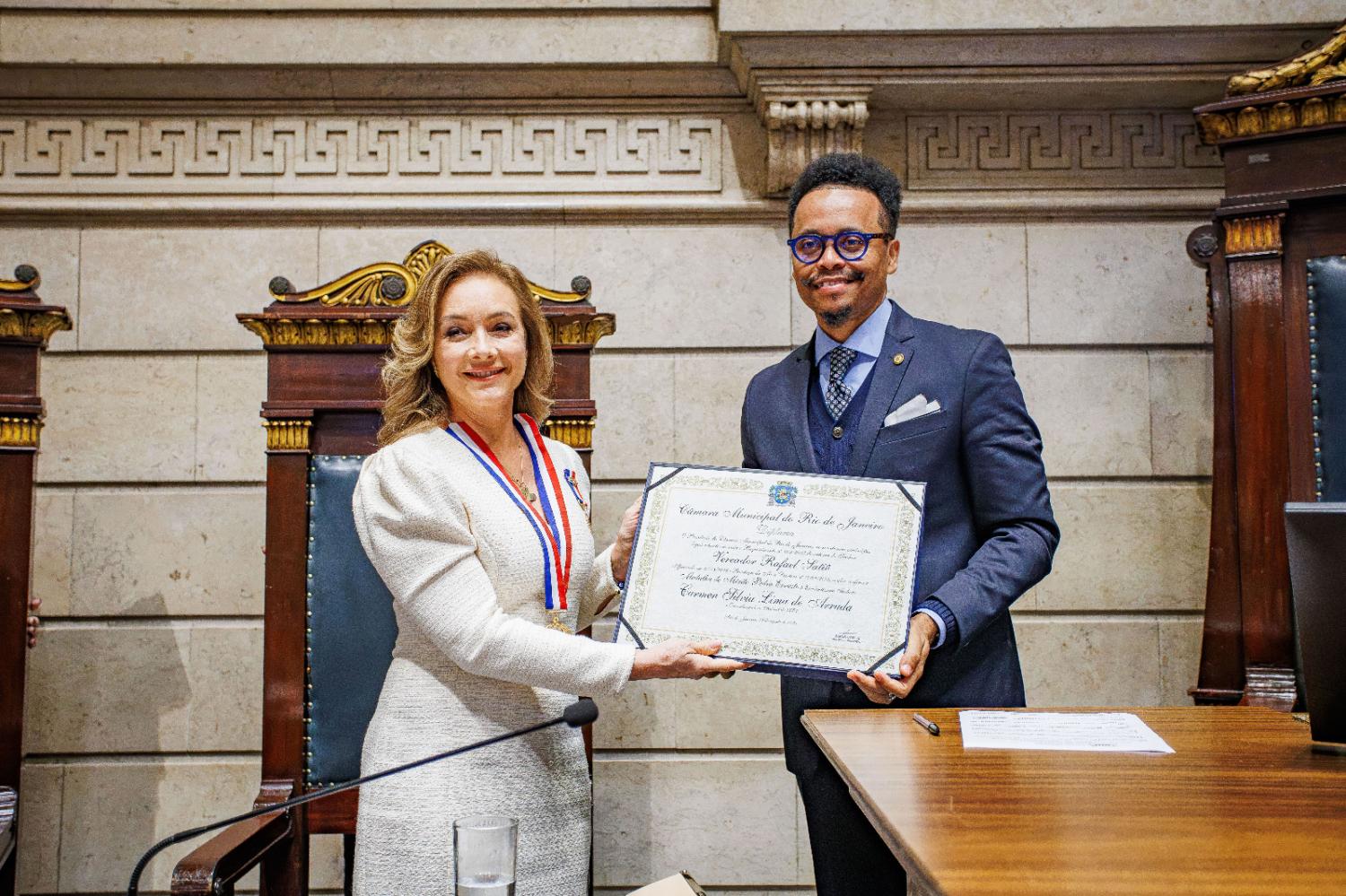 Magistrada recebe homenagem