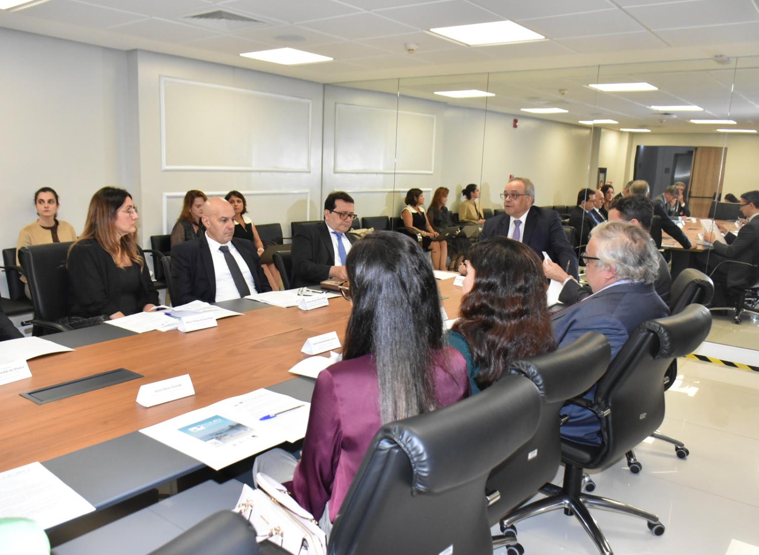 O Presidente do TRF2 e Coordenador do Fojurj, Desembargador Federal Luiz Paulo da Silva Araújo Filho, conduziu a reunião