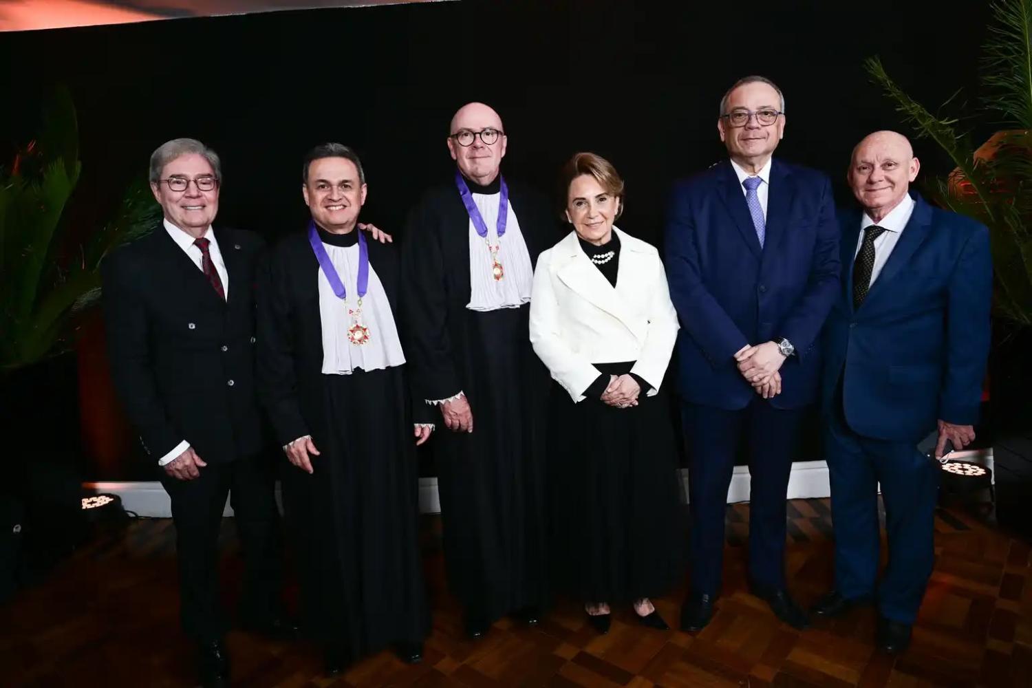 O Presidente do TRF2, Desembargador Federal Luiz Paulo da Silva Araújo Filho, participa da posse da nova gestão do TRF6
