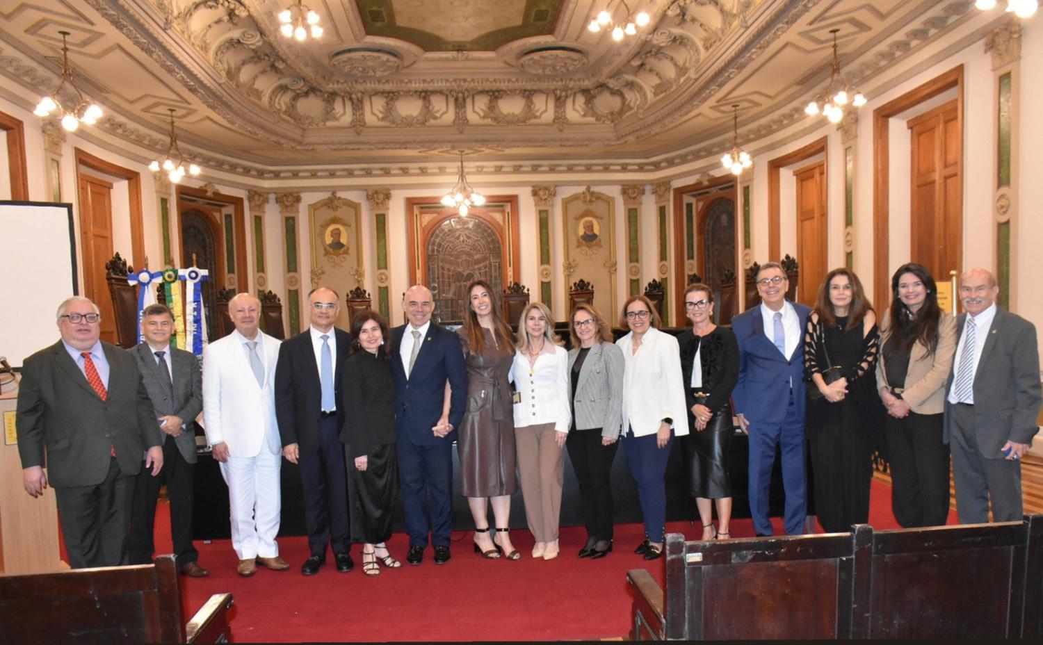 Homenageados e convidados no CCJF