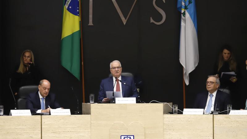 Mesa dos trabalhos