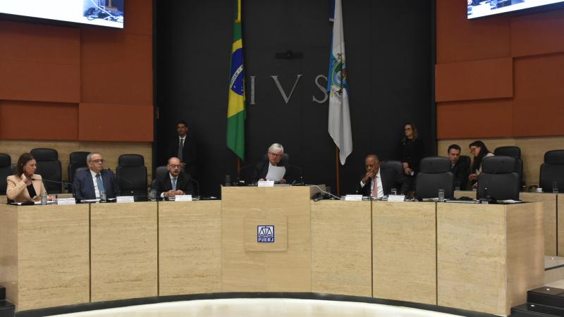 Mesa de abertura do evento