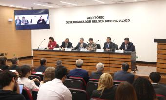 Mesa do evento