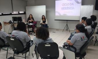 mulheres em roda de conversa