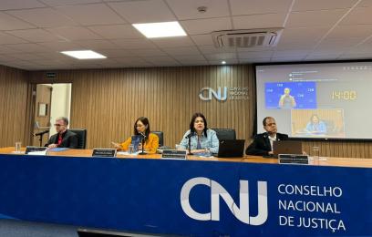 Mesa do Painel 1 – Por um judiciário mais acessível, abordando o tema “Acessibilidade – Direito fundamental do Estado Pós-Moderno”