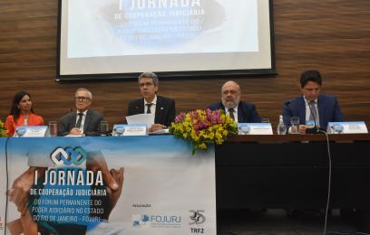 Desembargadores na mesa de abertura da I Jornada de Cooperação Judiciária do Fojurj