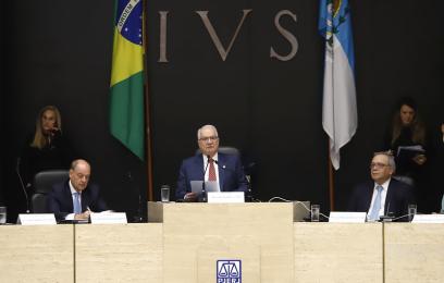 Mesa dos trabalhos