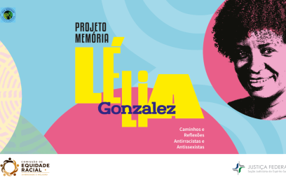 Banner da exposição “Projeto Memória – Lélia Gonzalez: Caminhos e Reflexões Antirracistas e Antissexistas”. Sobre um fundo em tons de azul, rosa, amarelo e verde, com elementos gráficos circulares e geométricos, destaca-se o nome “Lélia Gonzalez” em letras grandes amarelas e azuis. No canto superior direito, aparece uma ilustração estilizada de Lélia Gonzalez, com cabelos crespos, rosto em tons de rosa e preto e brincos alongados. À direita do título, lê-se: “Caminhos e Reflexões Antirracistas e Antissexist