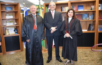 Presidente do TRF2 e os novos desembargadores