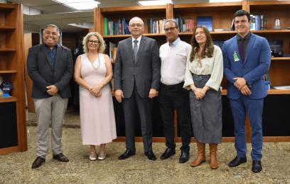 Presidente do TRF2 recebe representantes do Sisejufe